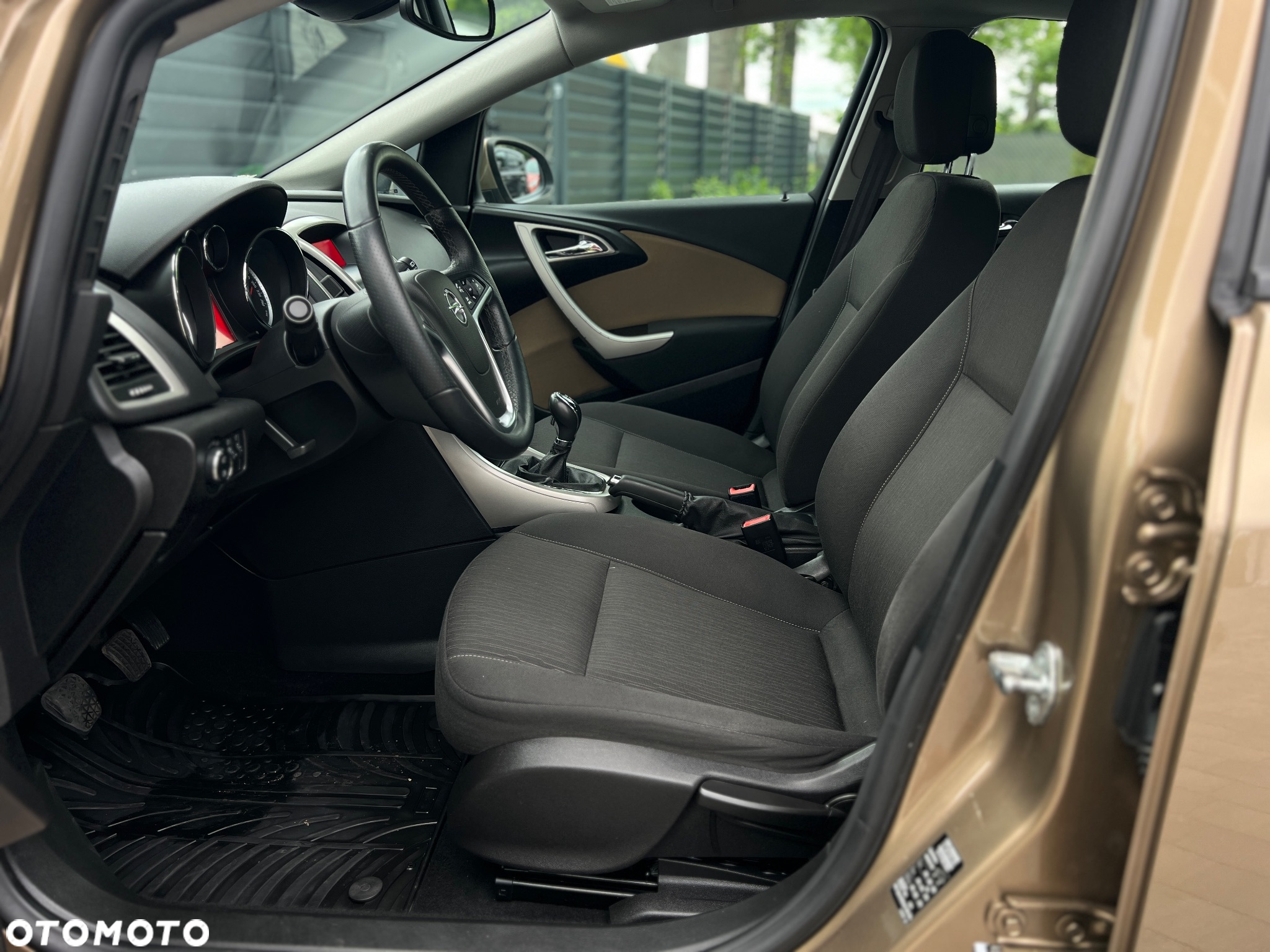 Opel Astra IV 1.4 T Essentia - 8