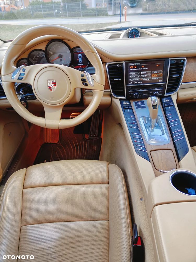 Porsche Panamera 4S - 32