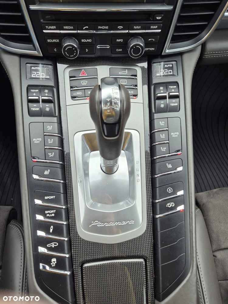 Porsche Panamera GTS PDK - 33