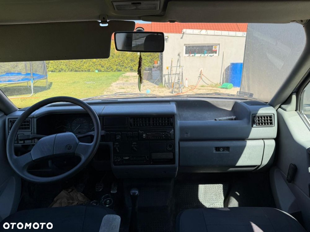 Volkswagen Caravelle - 8