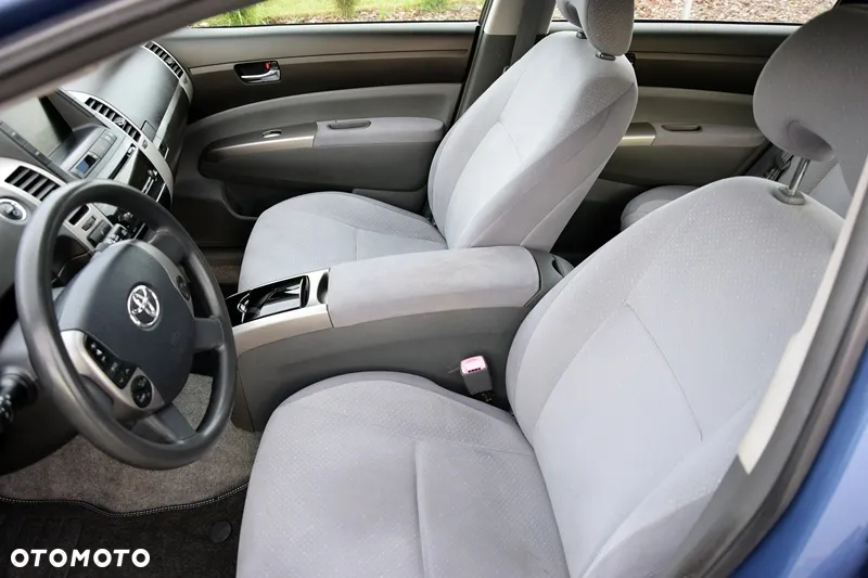 Toyota Prius (Hybrid) - 9