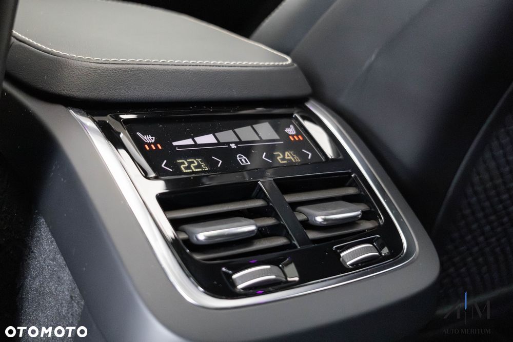 Volvo XC 90 B5 D AWD Ultimate Dark - 24
