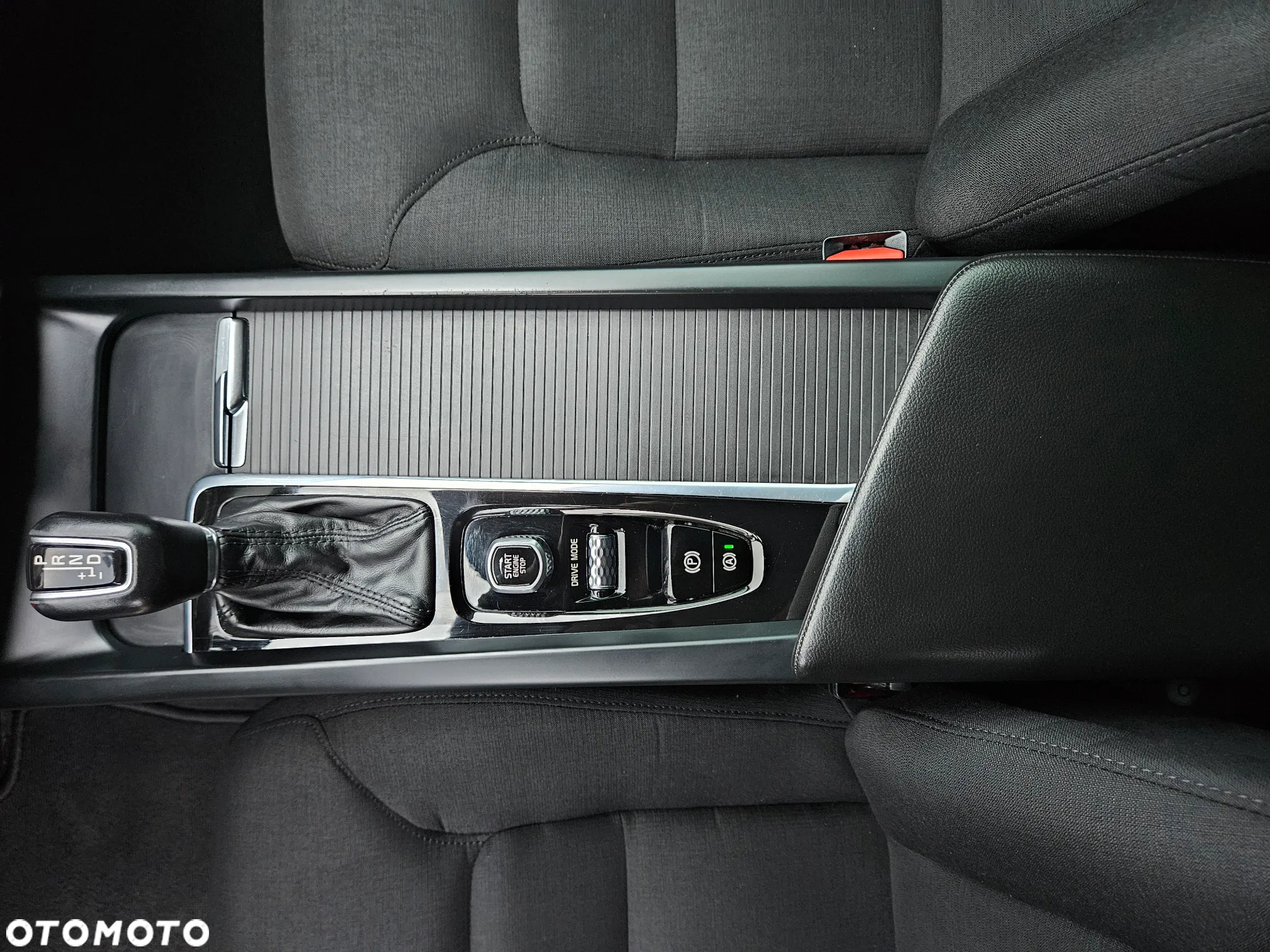 Volvo XC 60 T4 Momentum Pro - 27