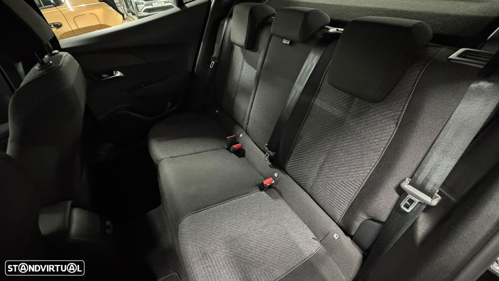 Peugeot 2008 - 11