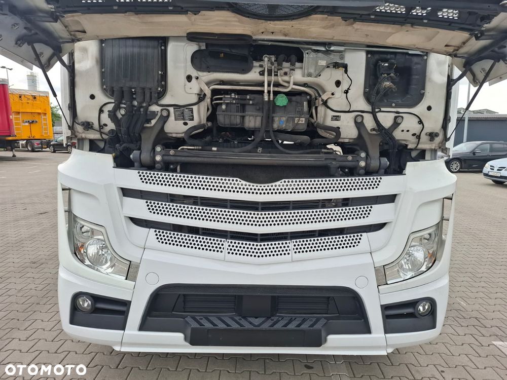 Mercedes-Benz ACTROS - 8