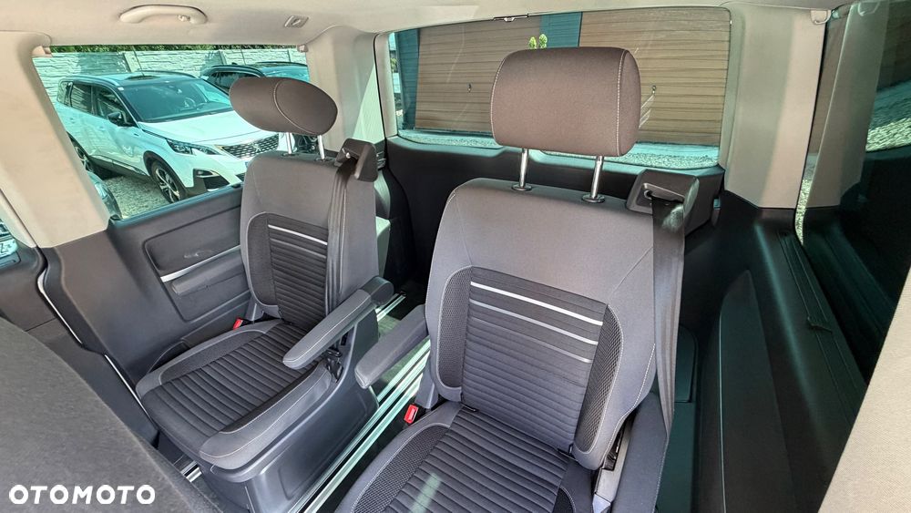 Volkswagen Multivan - 12