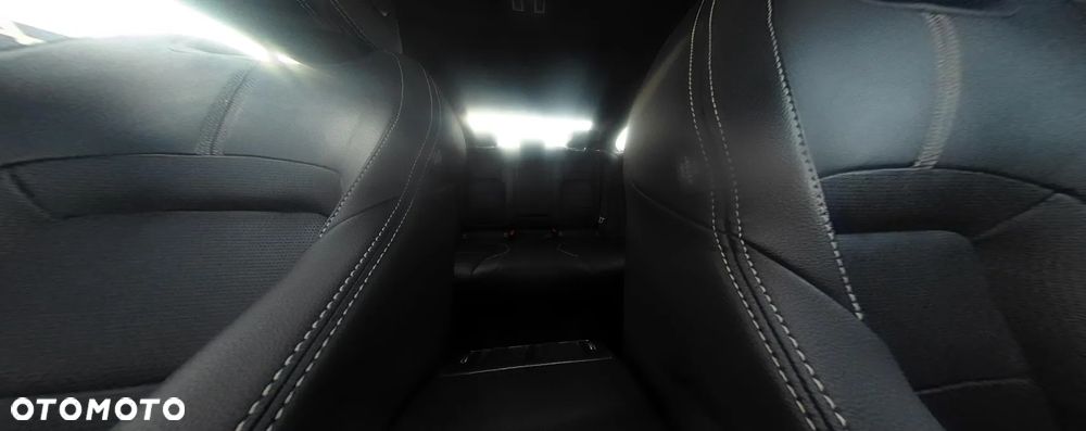 Jaguar XF P300 AWD R-Dynamic SE - 12