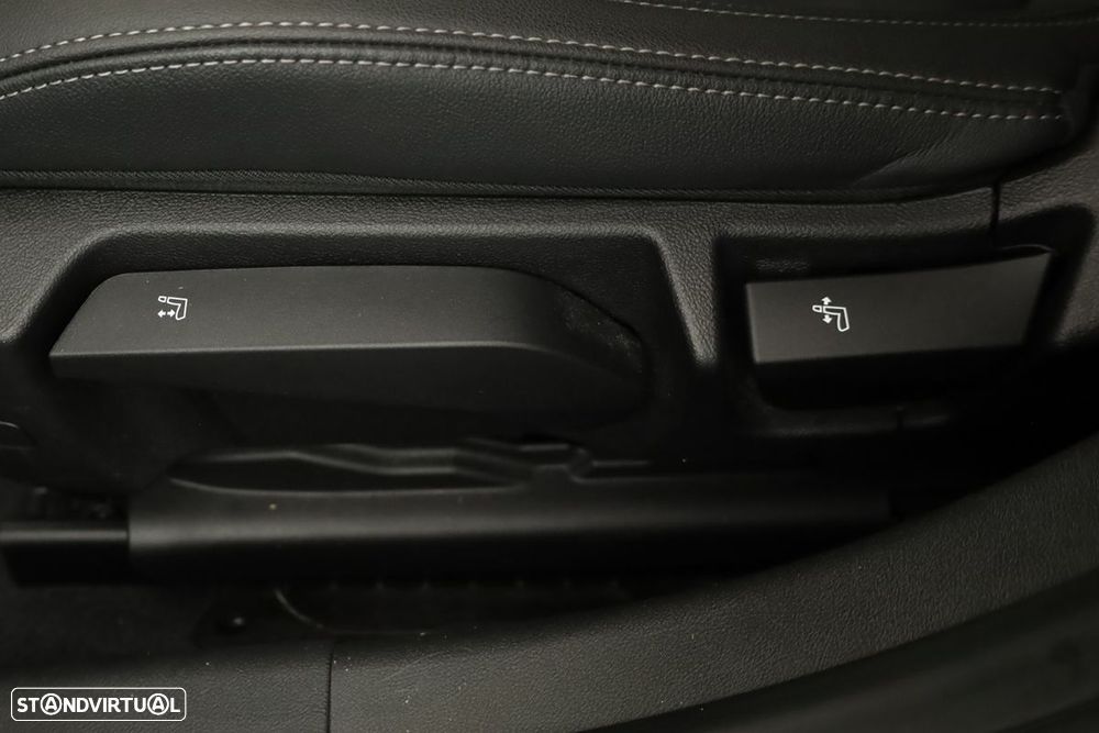 BMW 330 e Edição Desportiva M Auto - 23