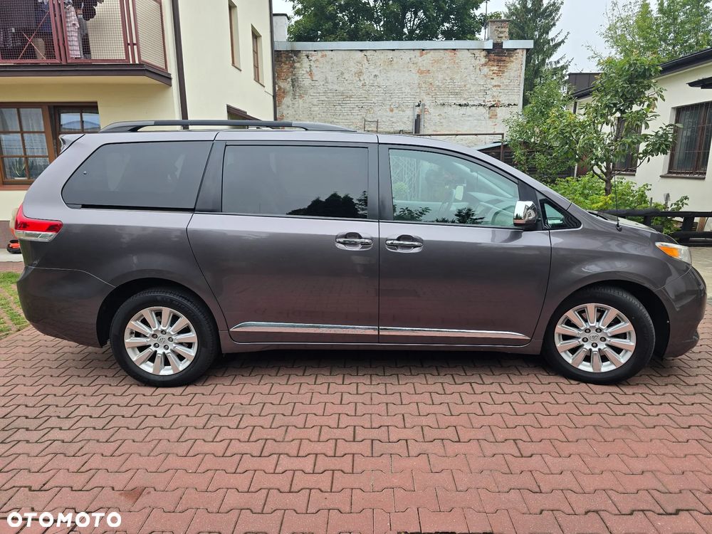 Toyota Sienna 3.5 V6 XLE AWD - 13