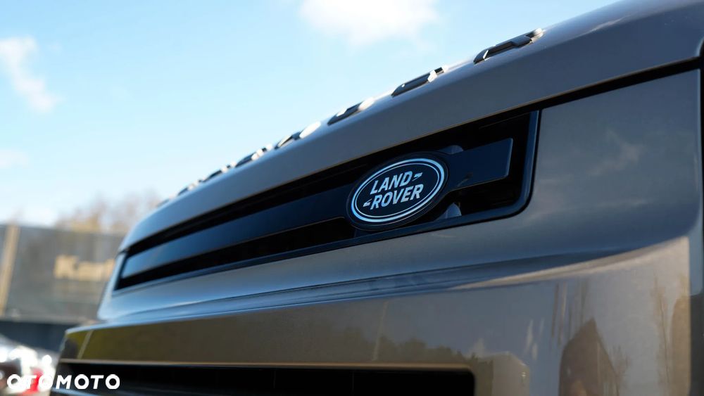 Land Rover Defender 110 D350 X-Dynamic SE - 9