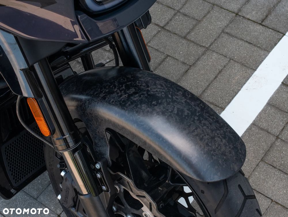 Harley-Davidson CVO Street Glide - 15