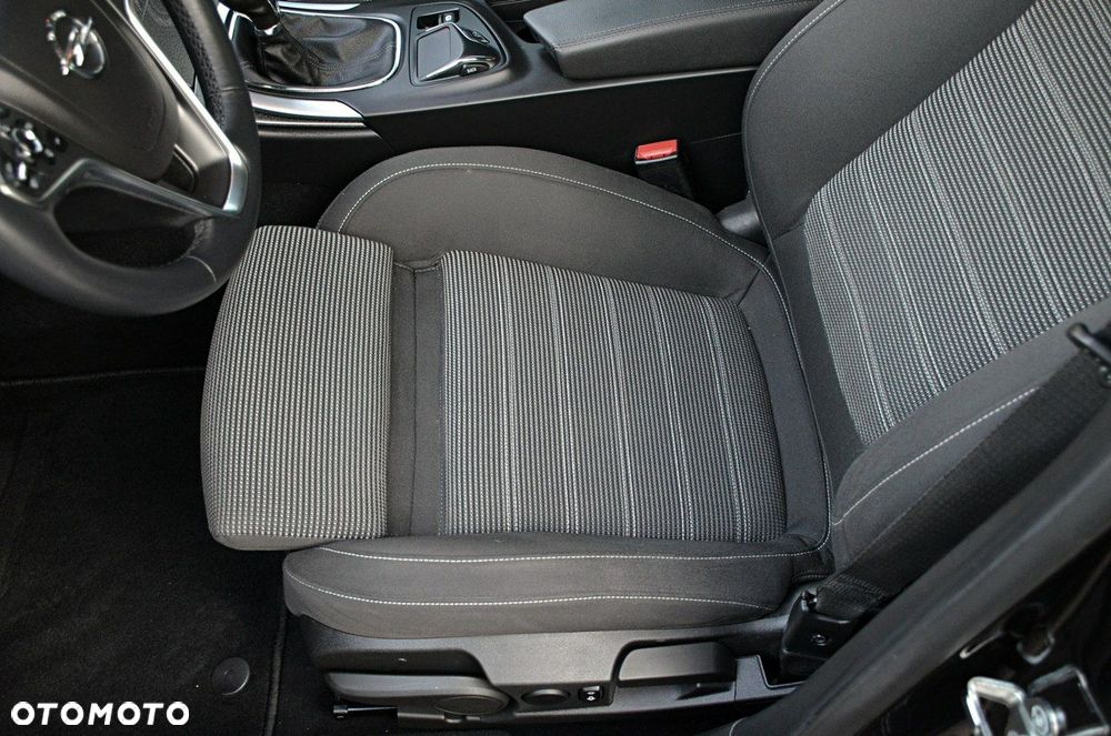 Opel Insignia - 16