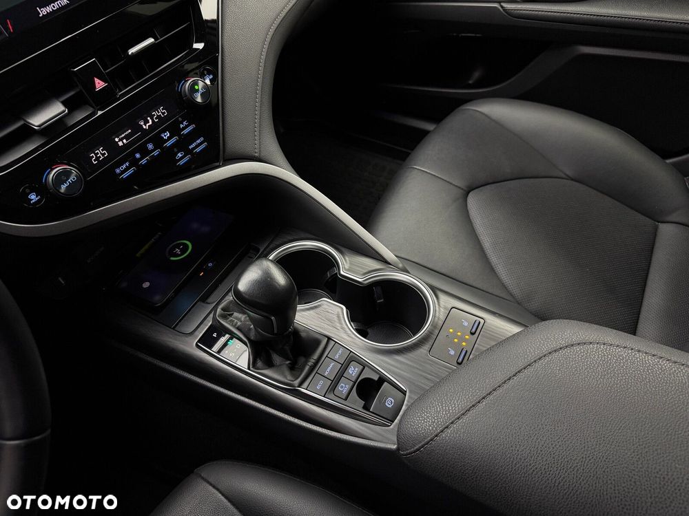 Toyota Camry 2.5 Hybrid Executive CVT - 24