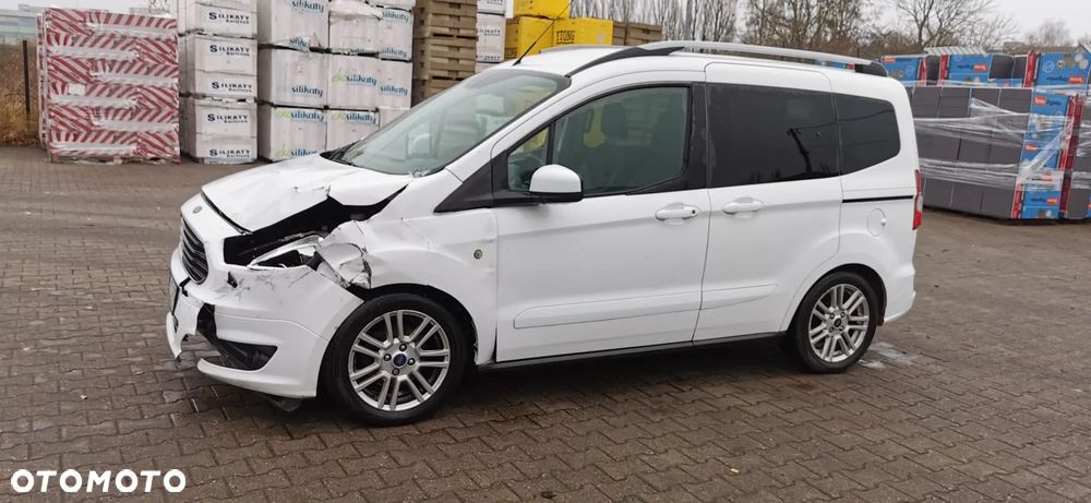 Ford Tourneo Courier 1.5 TDCi Titanium - 14