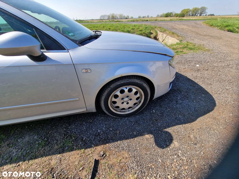 Błotnik  prawy  przód  seat  exeo  w kolorze  LX7W - 1