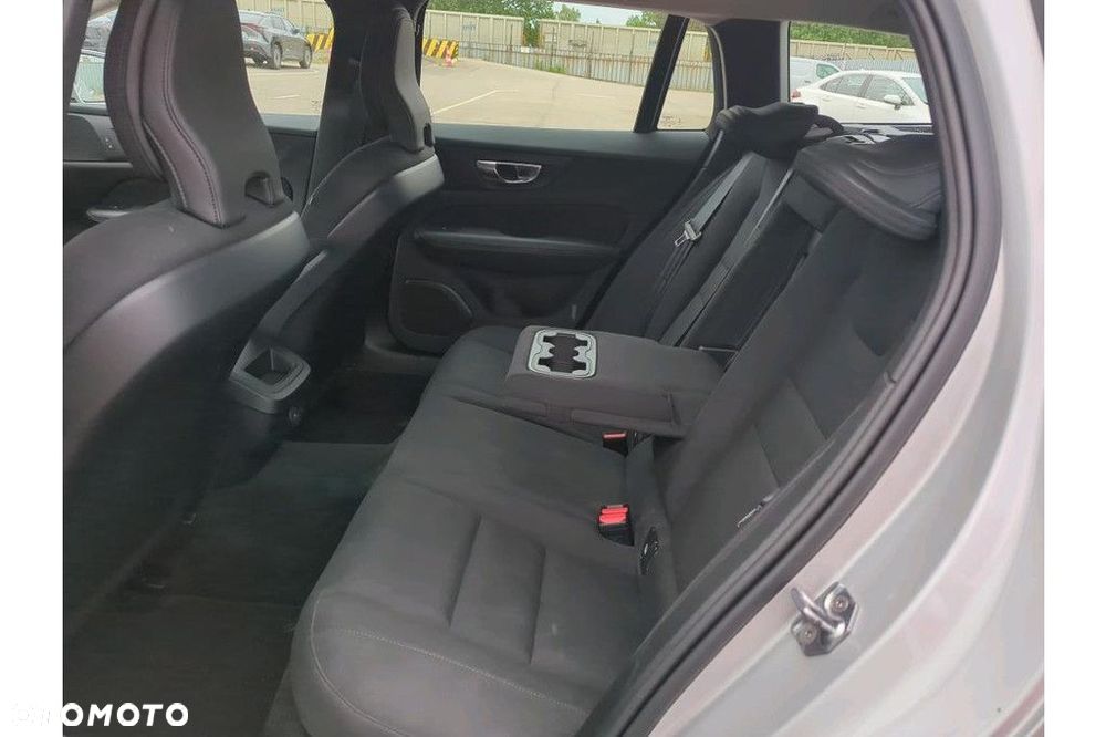 Volvo V60 D3 Momentum - 8