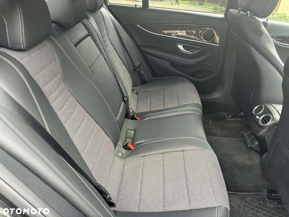 Mercedes-Benz Klasa E 220 d 4-Matic 9G-TRONIC - 9