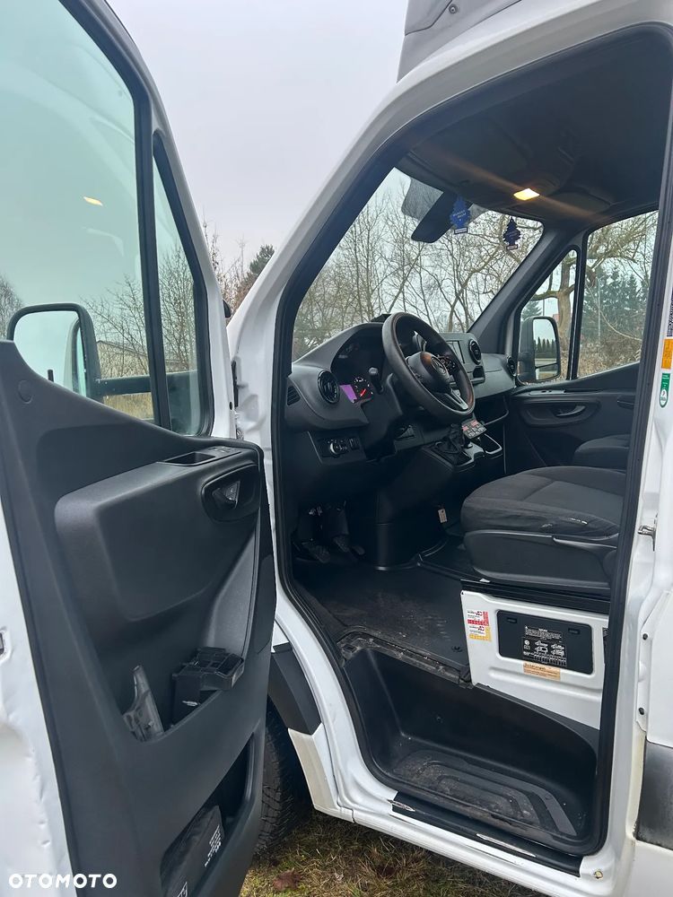 Mercedes-Benz Sprinter - 10