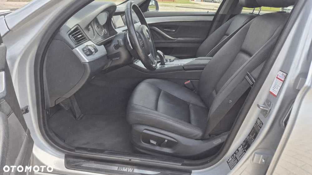 BMW Seria 5 525d xDrive Sport-Aut - 9