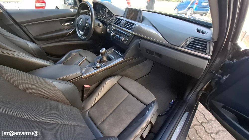 BMW 318 d Line Sport - 29