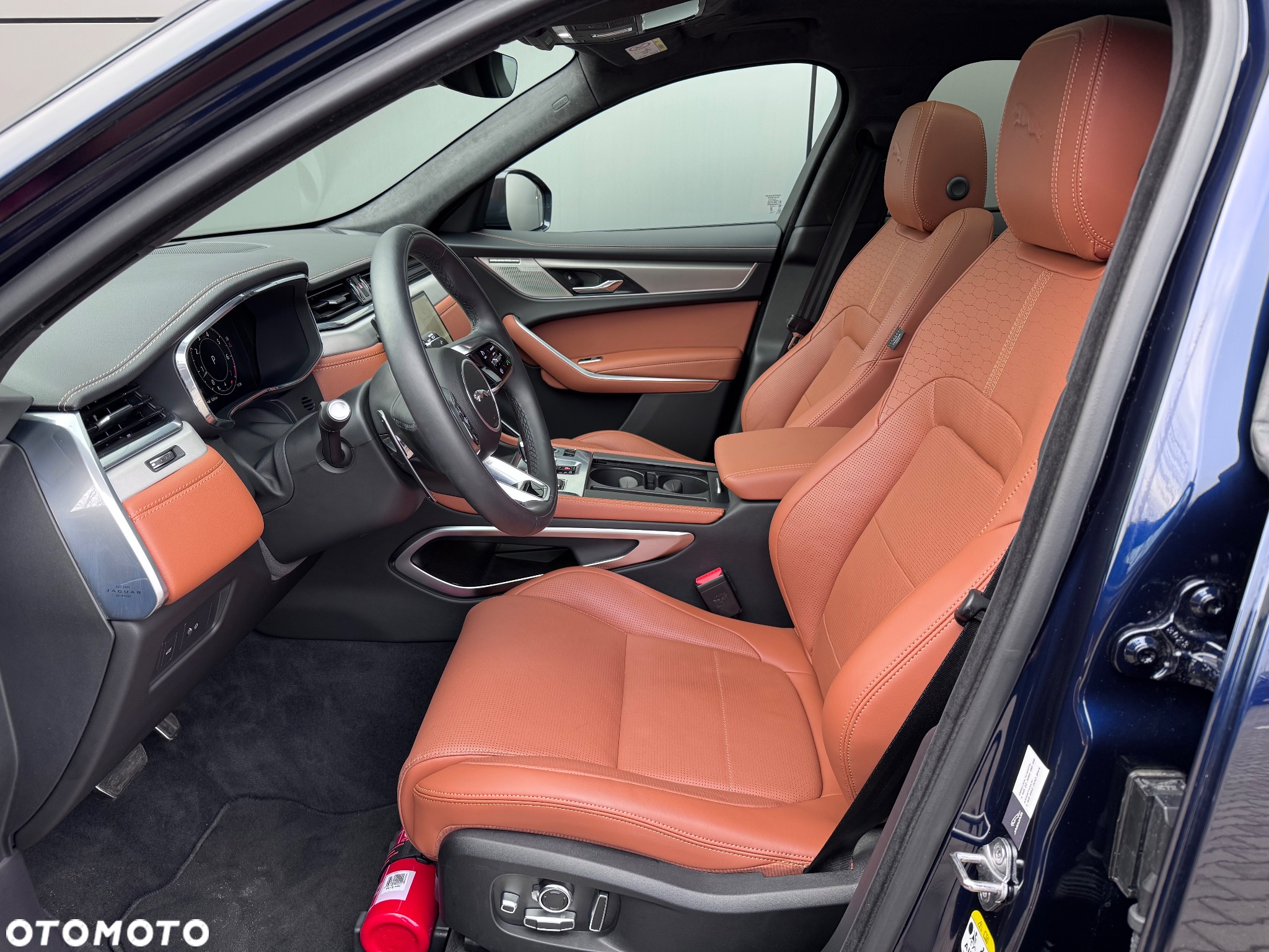 Jaguar F-Pace - 8