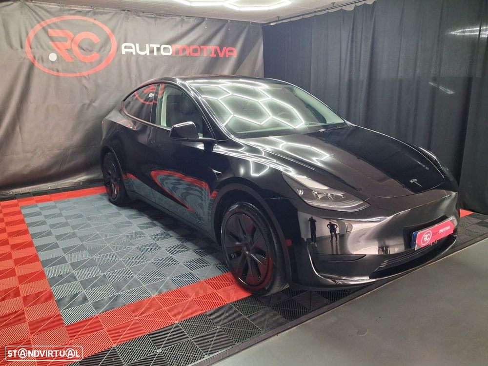 Tesla Model Y Long-Range RWD - 2
