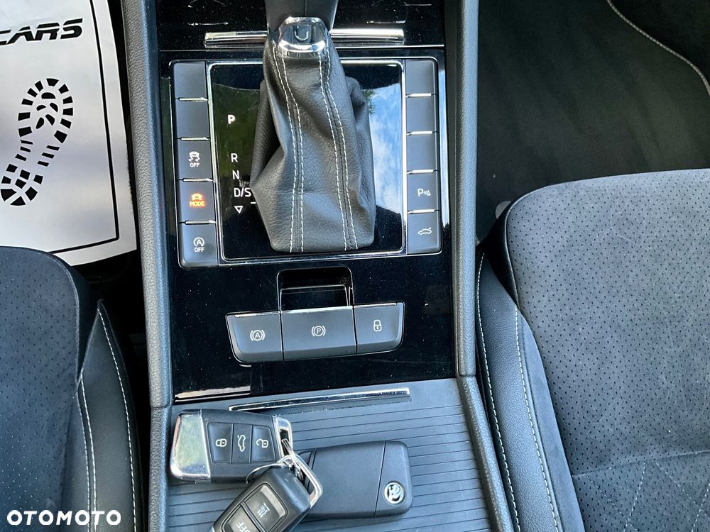 Skoda Superb 2.0 TDI DSG Sportline - 32