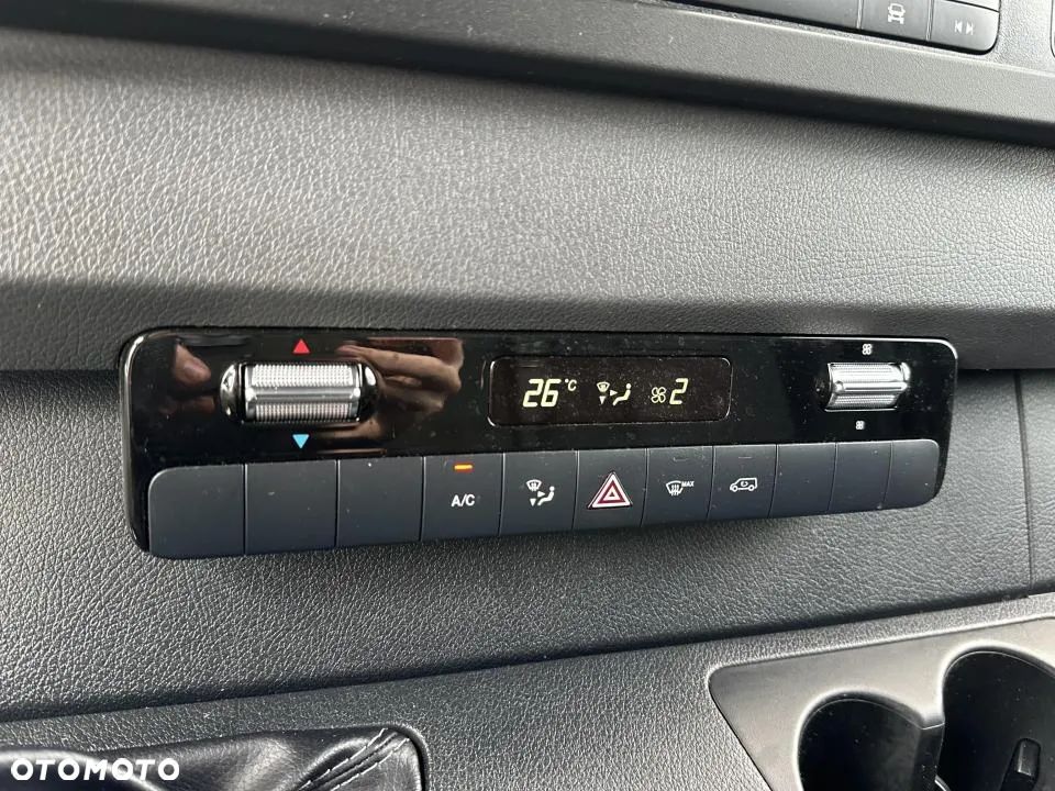 Mercedes-Benz Sprinter - 12