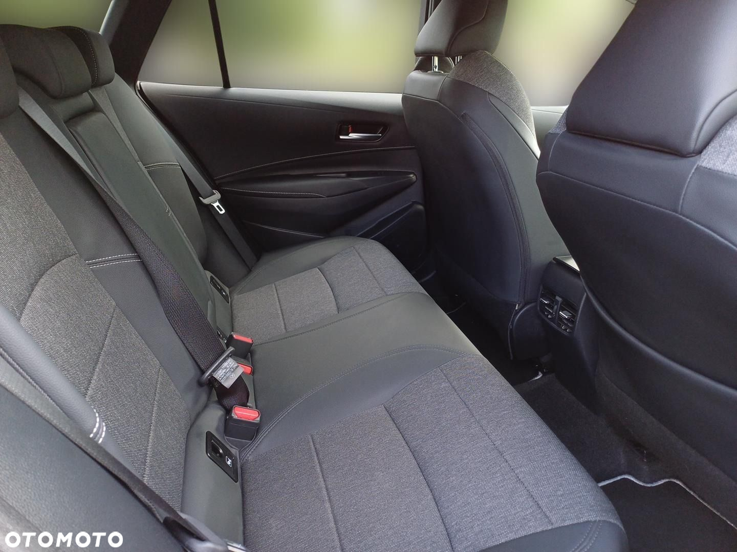 Toyota Corolla 1.8 Hybrid Style - 11