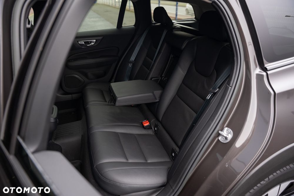 Volvo V60 Cross Country B4 D AWD Geartronic Pro - 34