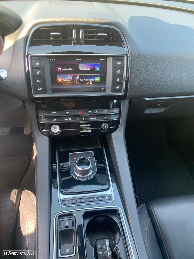 Jaguar F-Pace 2.0 i4D Prestige AWD Aut. - 10