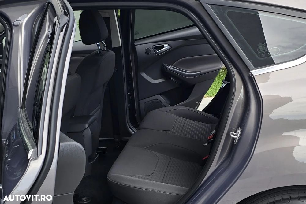 Ford Focus - 11