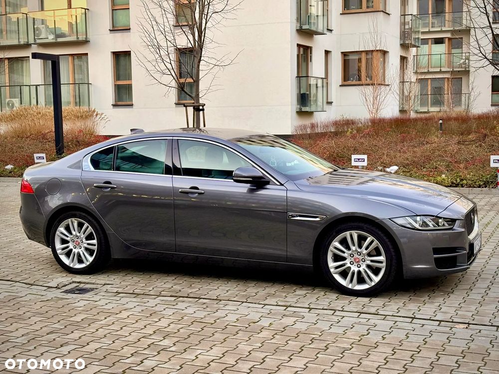 Jaguar XE 2.0 D Prestige - 7