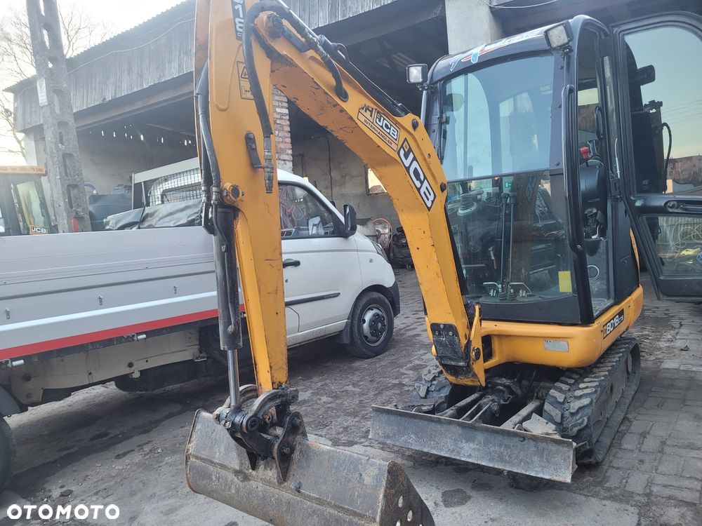 JCB 8018 - 3
