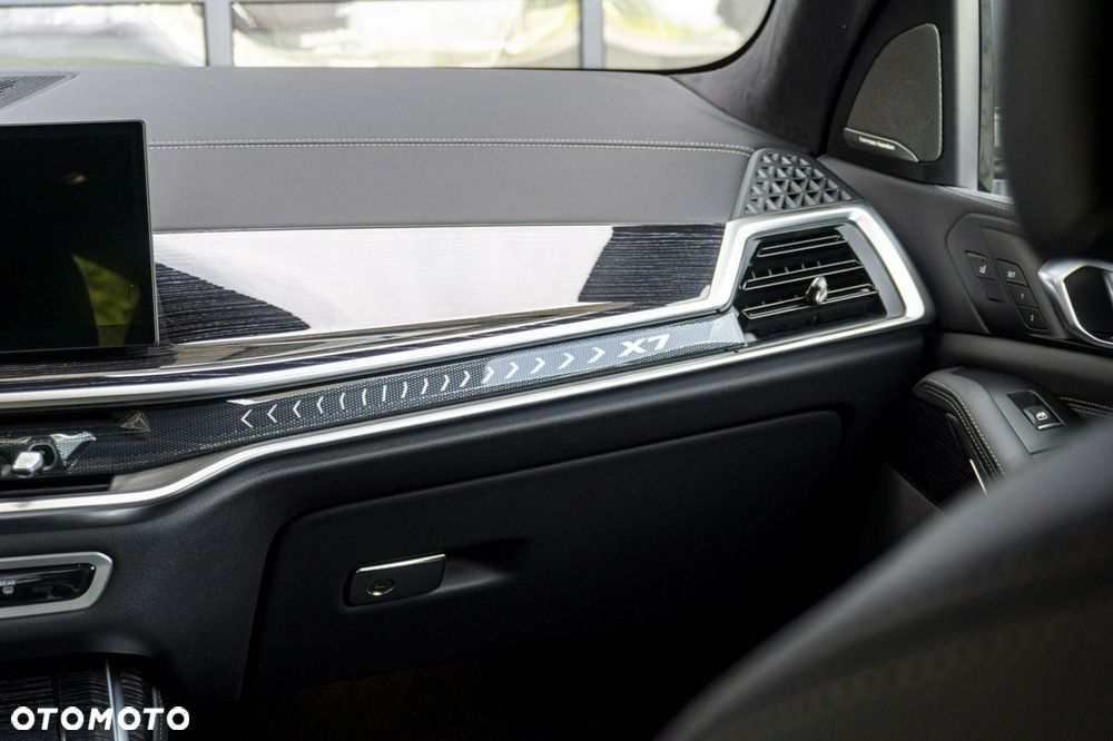 BMW X7 - 24