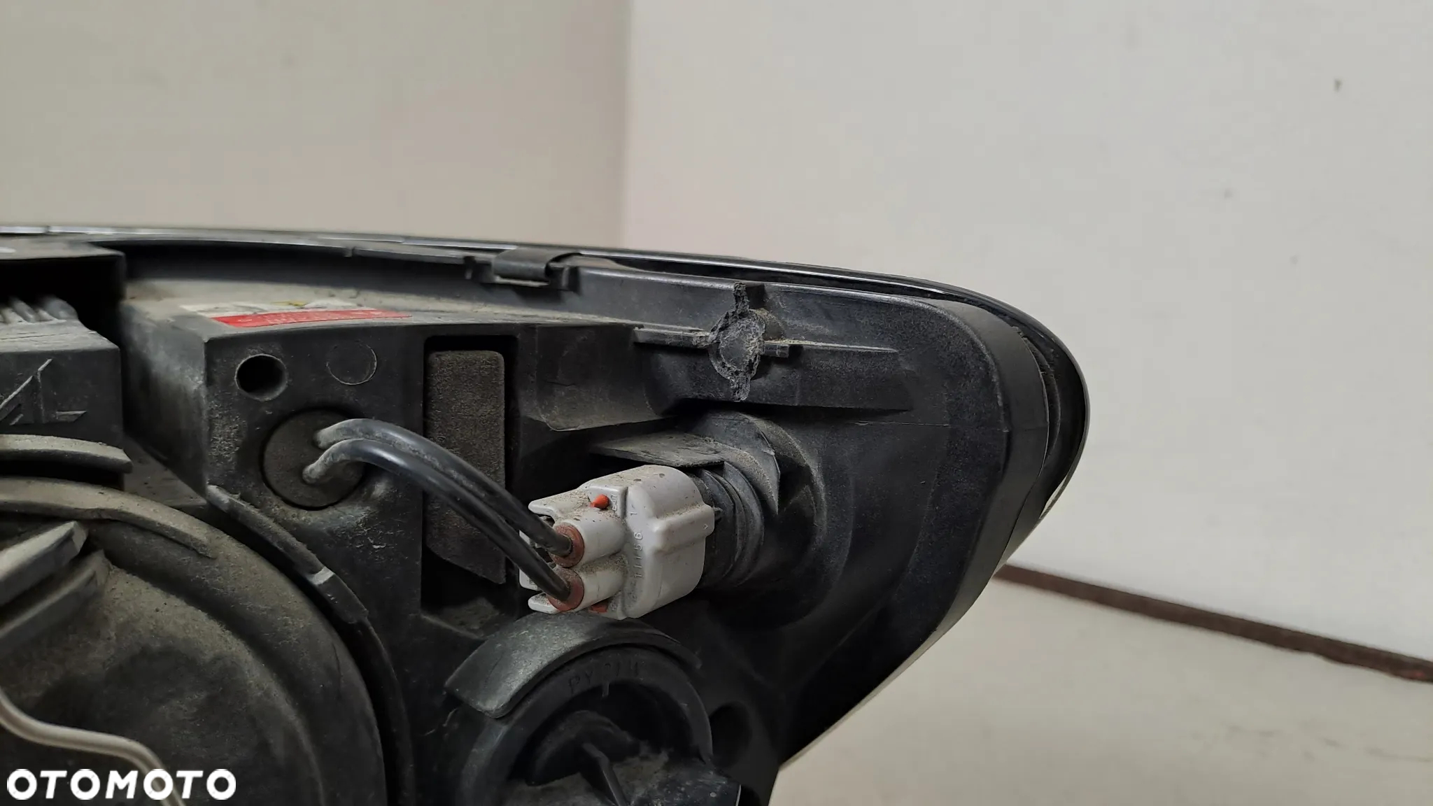VOLVO S40 V50 04-07 LAMPA PRAWA PRZÓD XENON 30698890 EU - 11