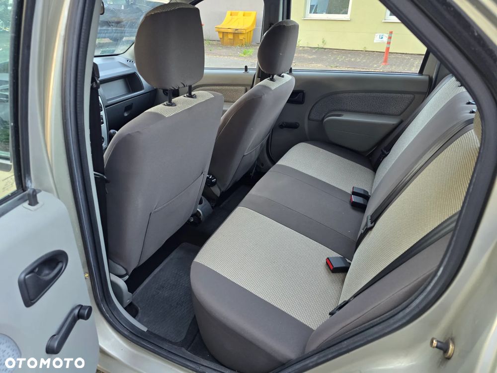 Dacia Logan 1.5 dCi Laureate Pioneer - 12