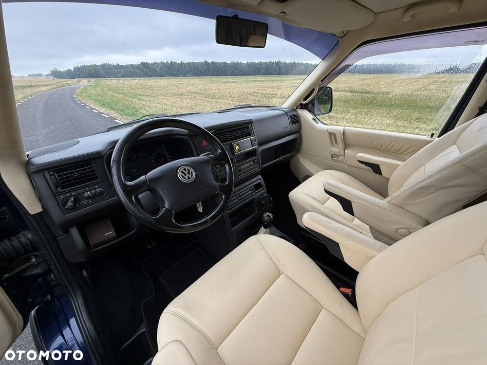 Volkswagen Multivan - 26