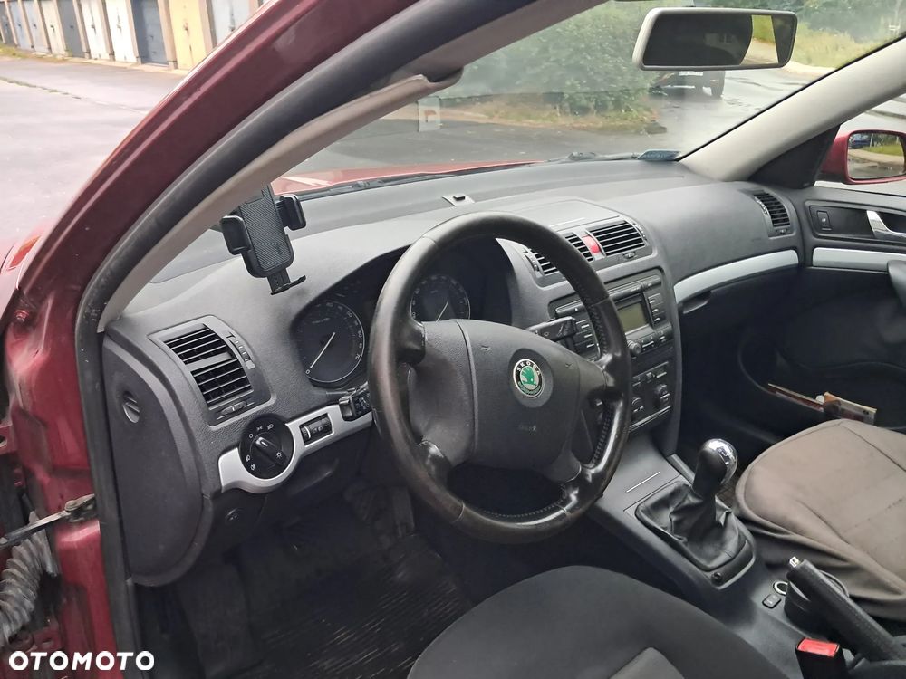 Skoda Octavia 1.6 Ambiente - 6