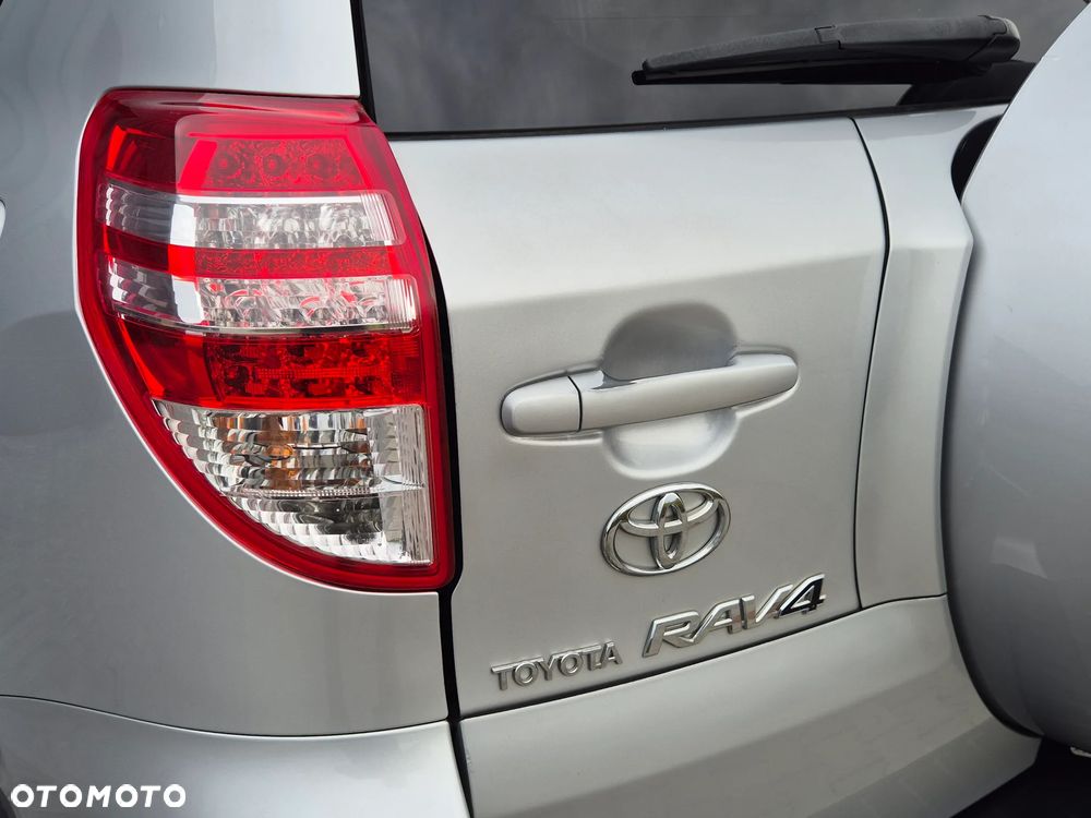 Toyota RAV4 2.0 VVT-i Sol - 33