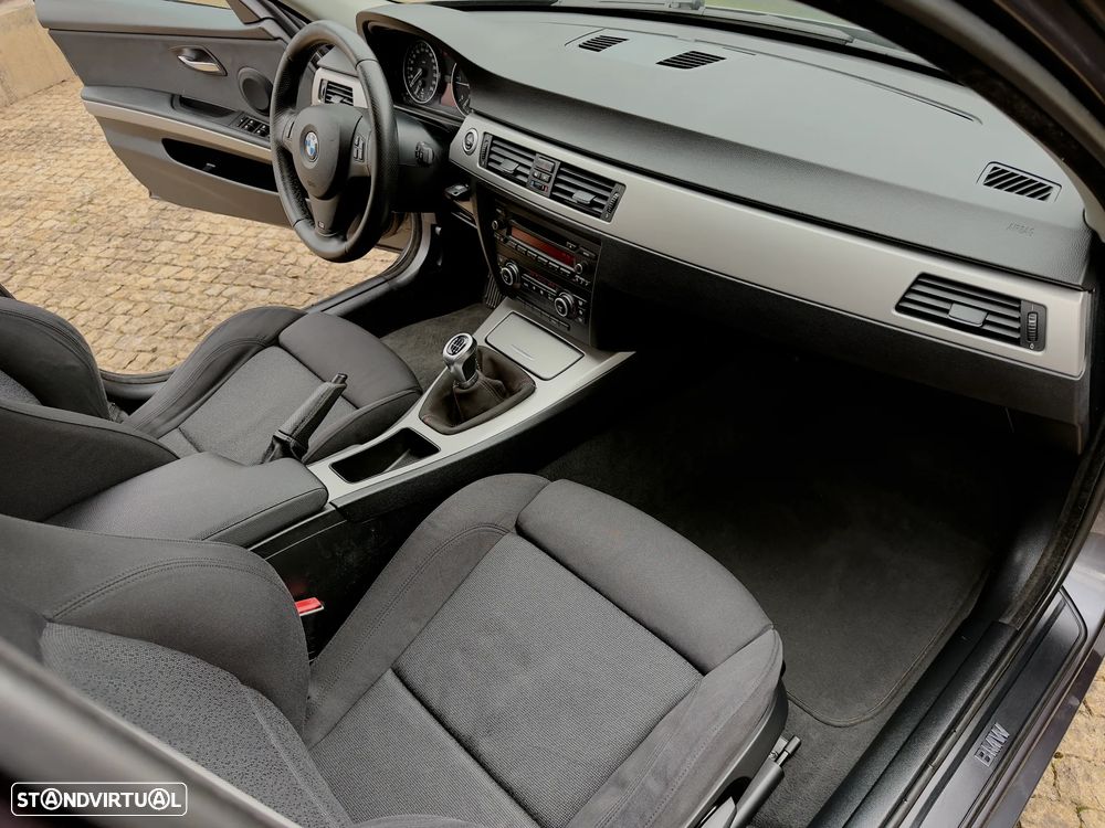 BMW 318 d Sport - 24