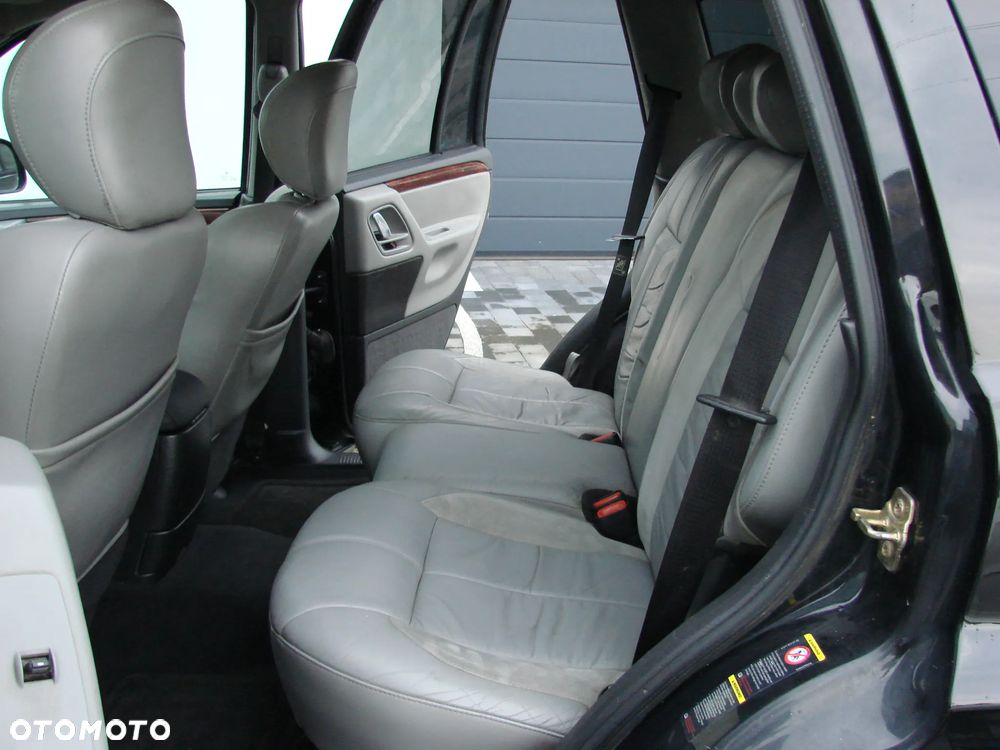Jeep Grand Cherokee - 23