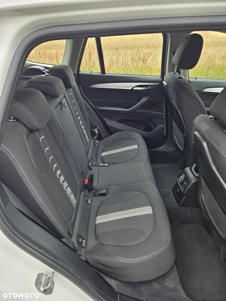 BMW X1 sDrive18i - 10