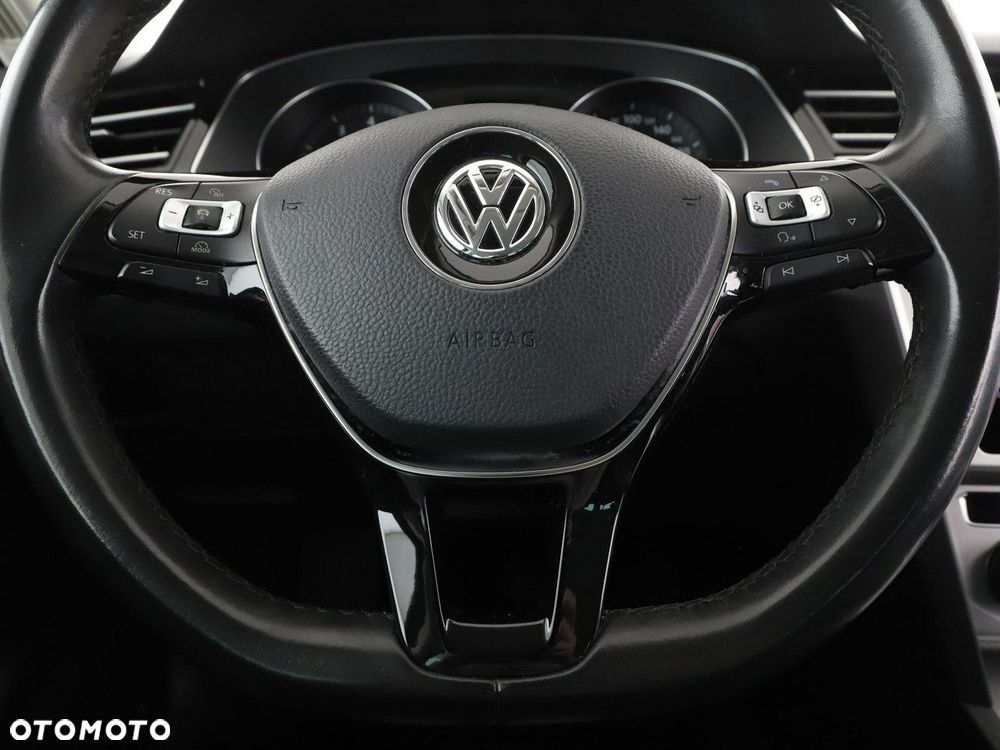 Volkswagen Passat - 22