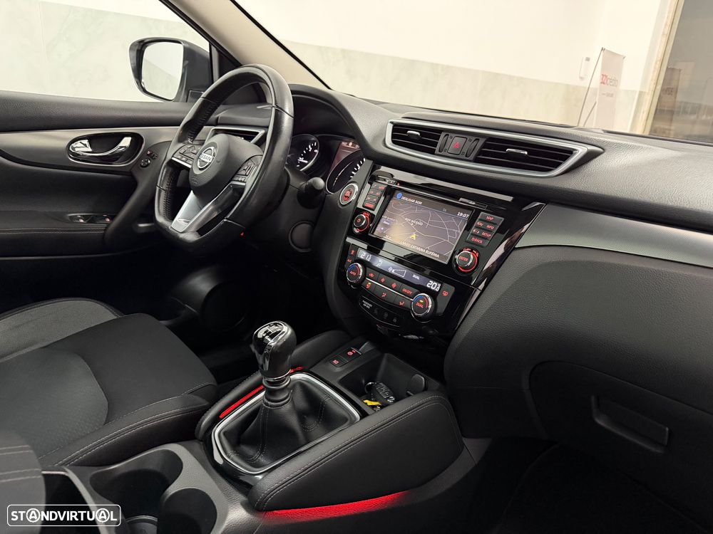 Nissan Qashqai 1.5 dCi N-Connecta 18 - 33