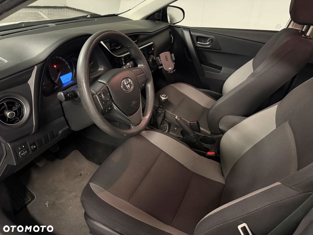 Toyota Auris - 4