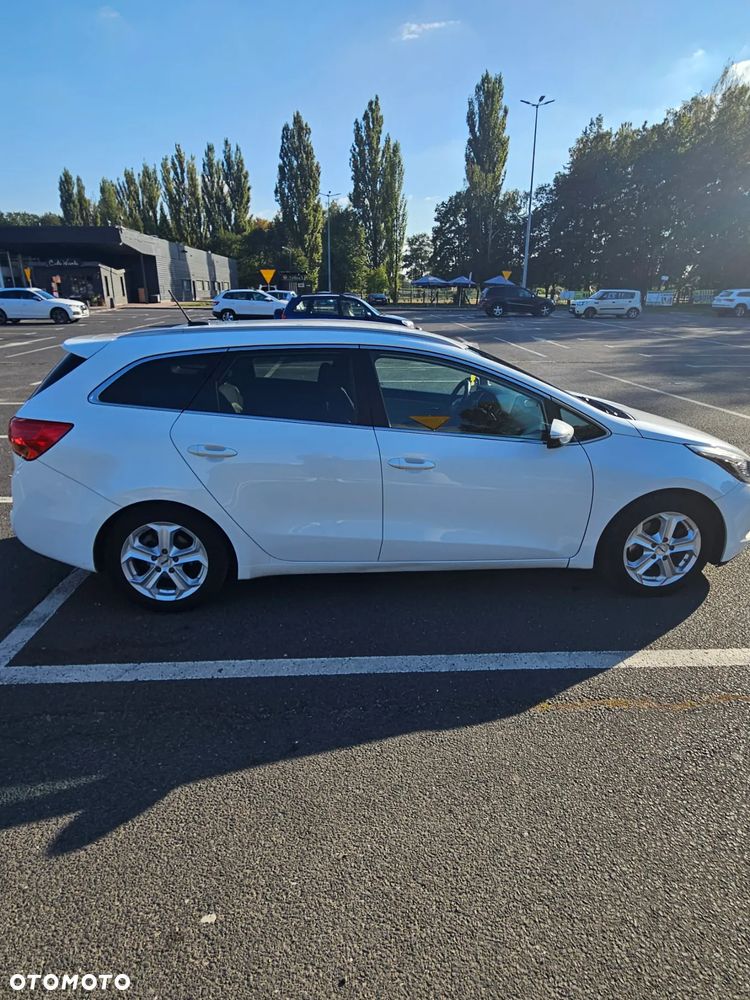 Kia Ceed Cee'd 1.6 GDI L Business Line - 4