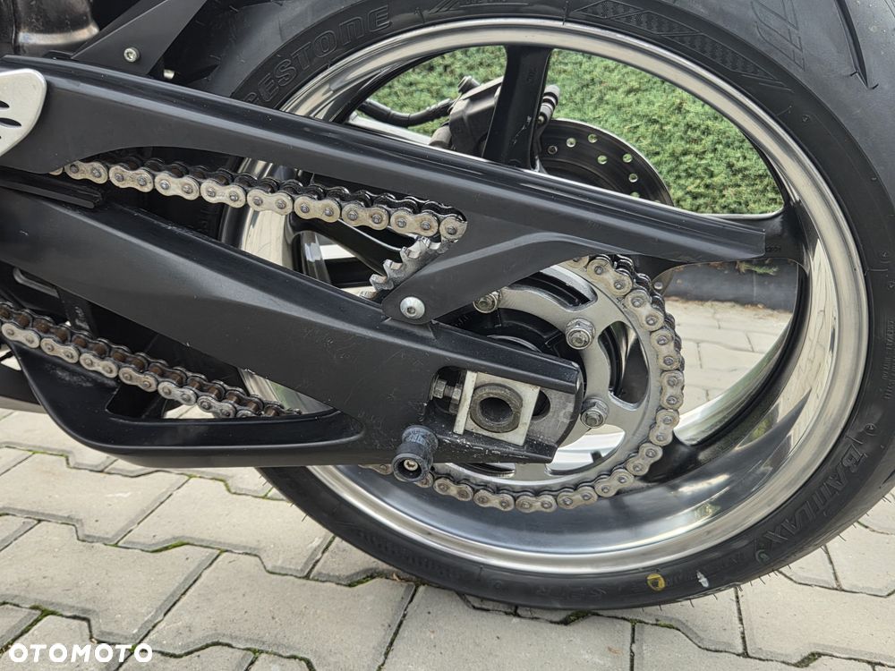 Yamaha R1 - 32