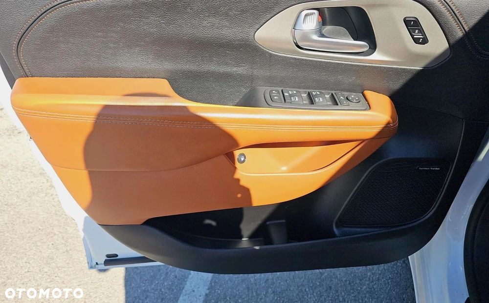 Chrysler Pacifica - 24