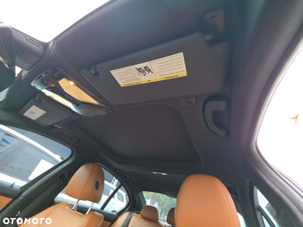 BMW Seria 3 330i xDrive M Sport - 11